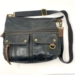 Fossil Morgan Traveler Leather Crossbody Bag in Black